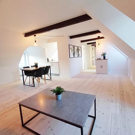 Beautiful 2 Bedroom Apartment Center Of City แรนเดอร์ส ภายนอก รูปภาพ
