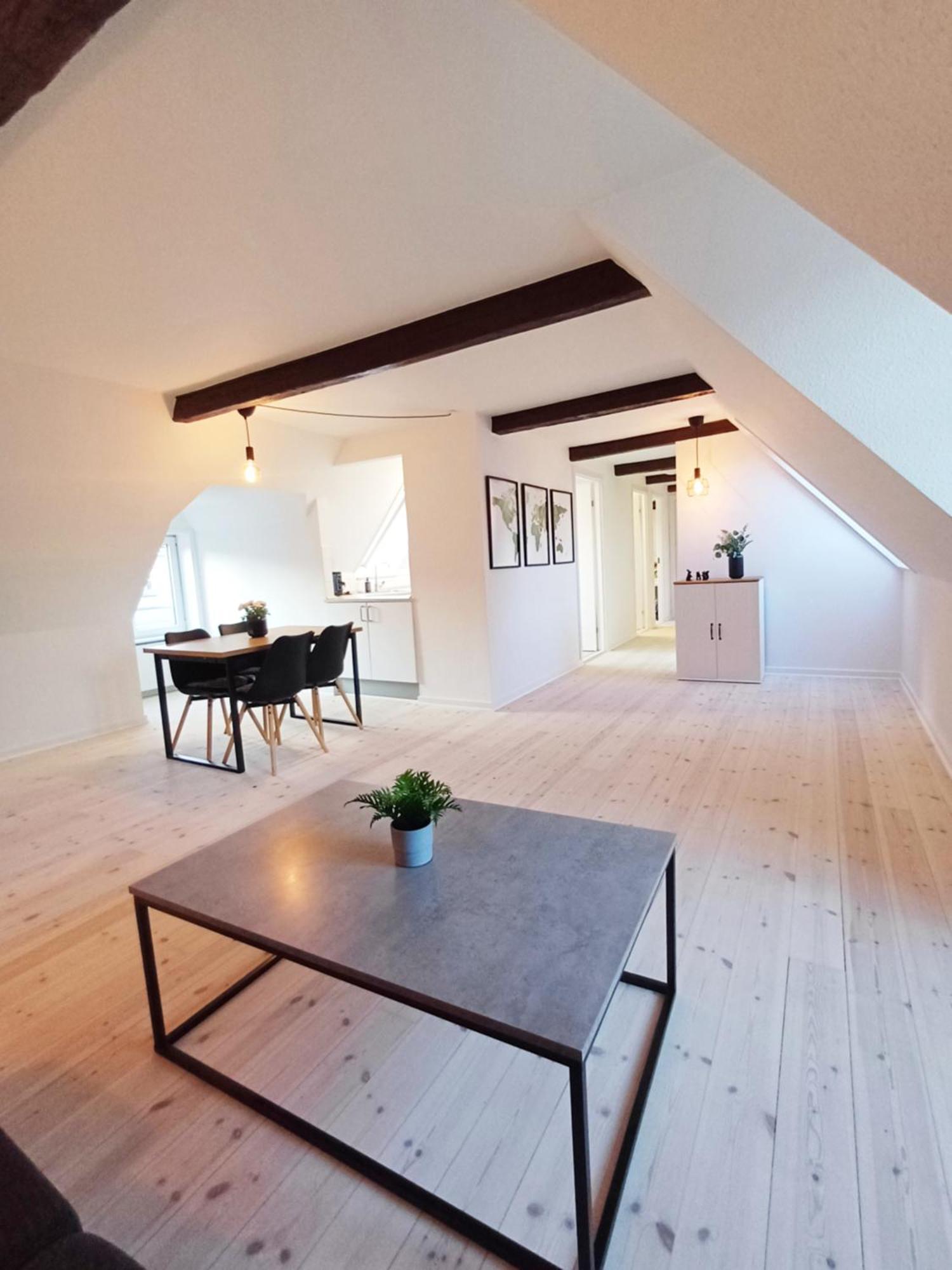 Beautiful 2 Bedroom Apartment Center Of City แรนเดอร์ส ภายนอก รูปภาพ